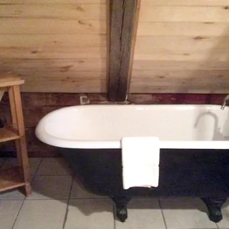 Maison Chaleureuse A Avec Cheminee. *