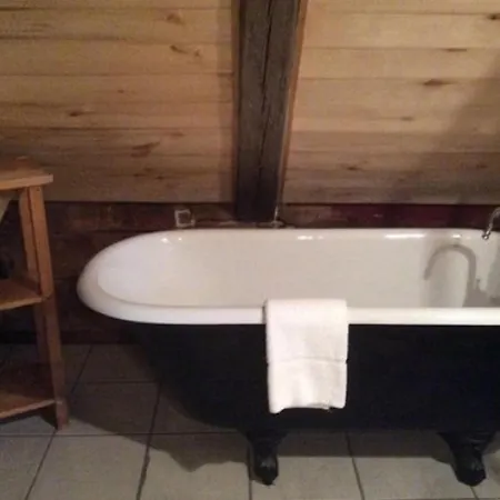 Maison Chaleureuse à Avec Cheminée. *