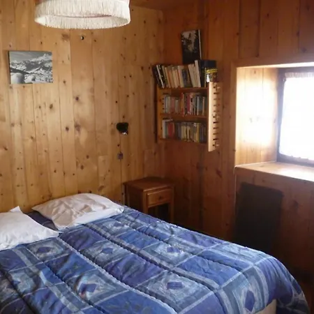 Maison Chaleureuse à Avec Cheminée.